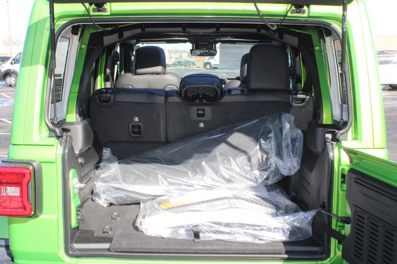 Jeep Wrangler Vehicle Full-screen Gallery Image 7