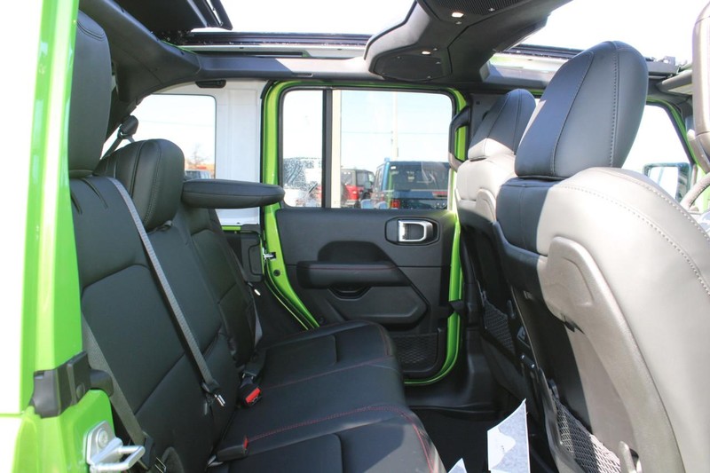 Jeep Wrangler Vehicle Full-screen Gallery Image 11