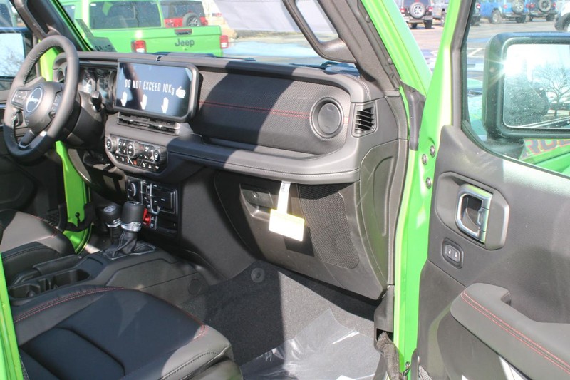 Jeep Wrangler Vehicle Full-screen Gallery Image 16