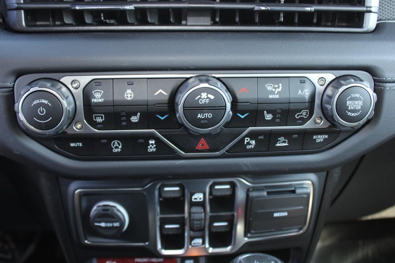 Jeep Wrangler Vehicle Full-screen Gallery Image 28