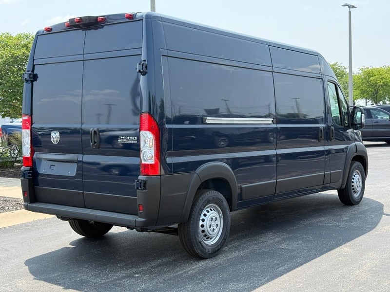 Ram ProMaster Cargo Van Vehicle Full-screen Gallery Image 3