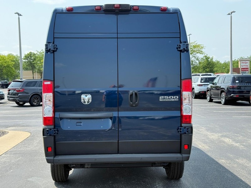 Ram ProMaster Cargo Van Vehicle Full-screen Gallery Image 4