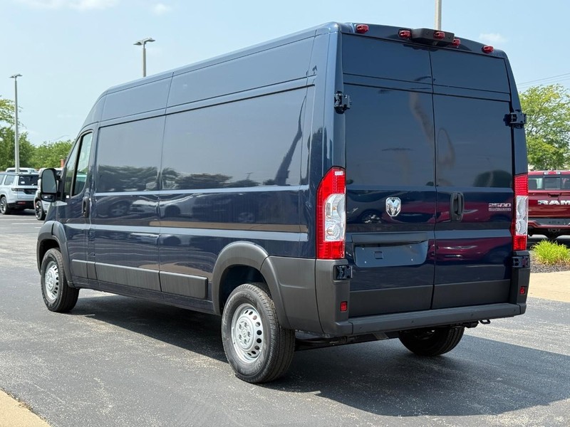Ram ProMaster Cargo Van Vehicle Full-screen Gallery Image 5