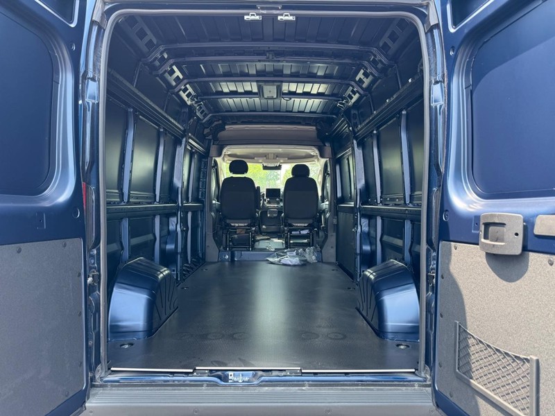 Ram ProMaster Cargo Van Vehicle Full-screen Gallery Image 6