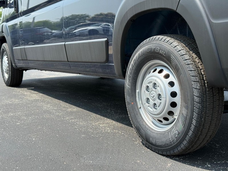 Ram ProMaster Cargo Van Vehicle Full-screen Gallery Image 7