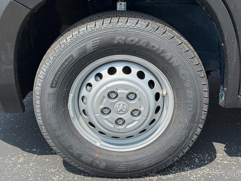 Ram ProMaster Cargo Van Vehicle Full-screen Gallery Image 8