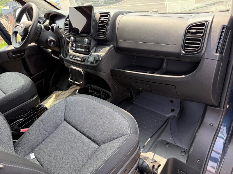 Ram ProMaster Cargo Van Vehicle Full-screen Gallery Image 12