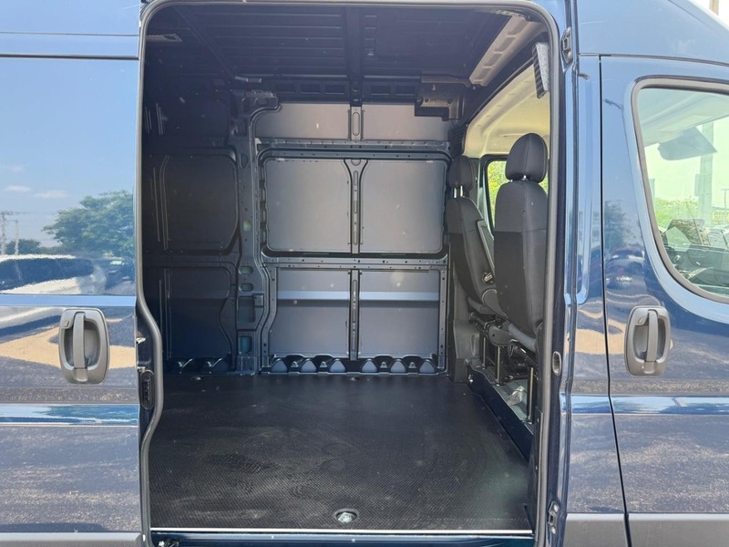 Ram ProMaster Cargo Van Vehicle Full-screen Gallery Image 14