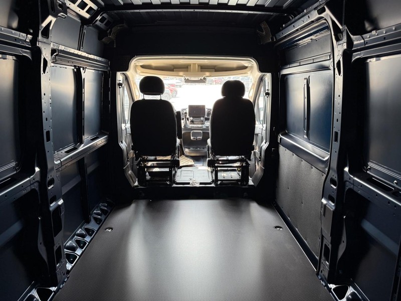 Ram ProMaster Cargo Van Vehicle Full-screen Gallery Image 15