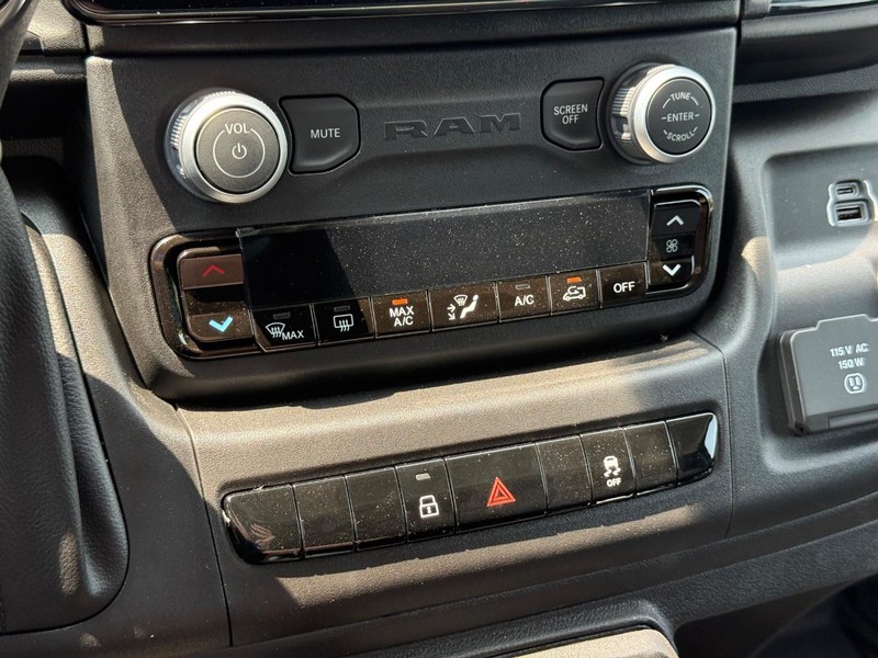 Ram ProMaster Cargo Van Vehicle Full-screen Gallery Image 23