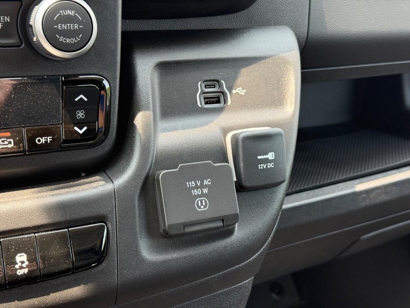 Ram ProMaster Cargo Van Vehicle Full-screen Gallery Image 24