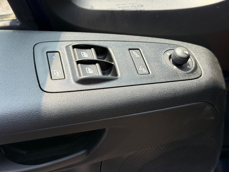 Ram ProMaster Cargo Van Vehicle Full-screen Gallery Image 30