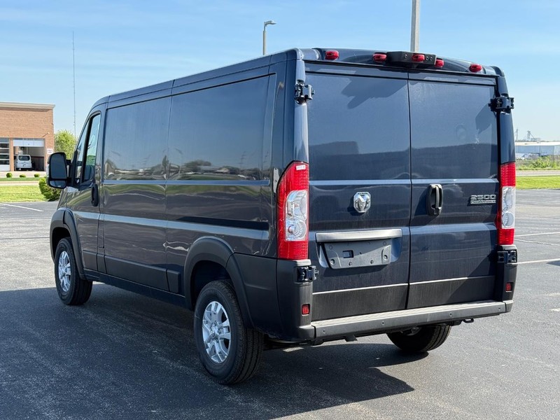 Ram ProMaster Cargo Van Vehicle Full-screen Gallery Image 5
