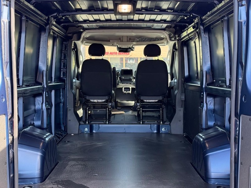 Ram ProMaster Cargo Van Vehicle Full-screen Gallery Image 7