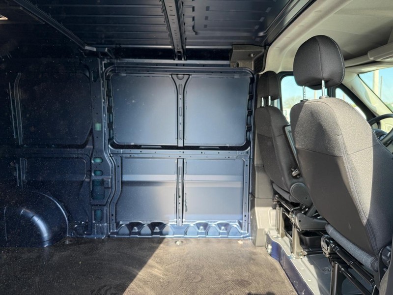 Ram ProMaster Cargo Van Vehicle Full-screen Gallery Image 10