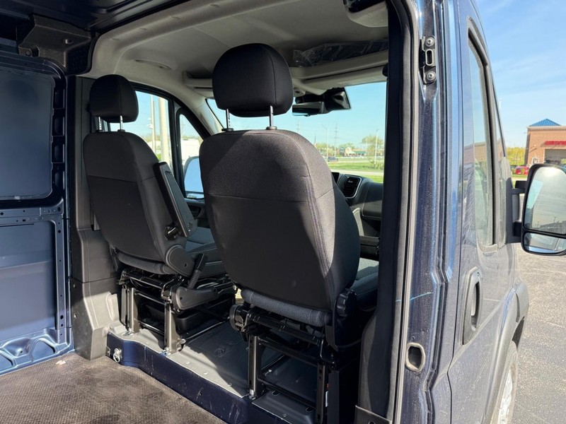 Ram ProMaster Cargo Van Vehicle Full-screen Gallery Image 11