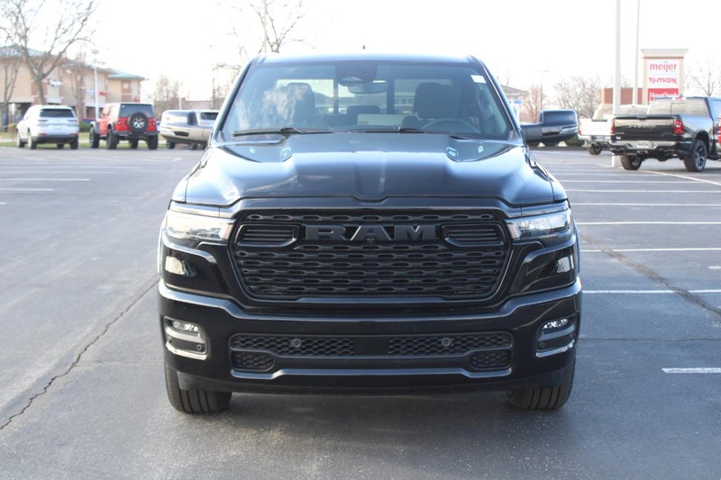 Ram 1500 Vehicle Full-screen Gallery Image 10