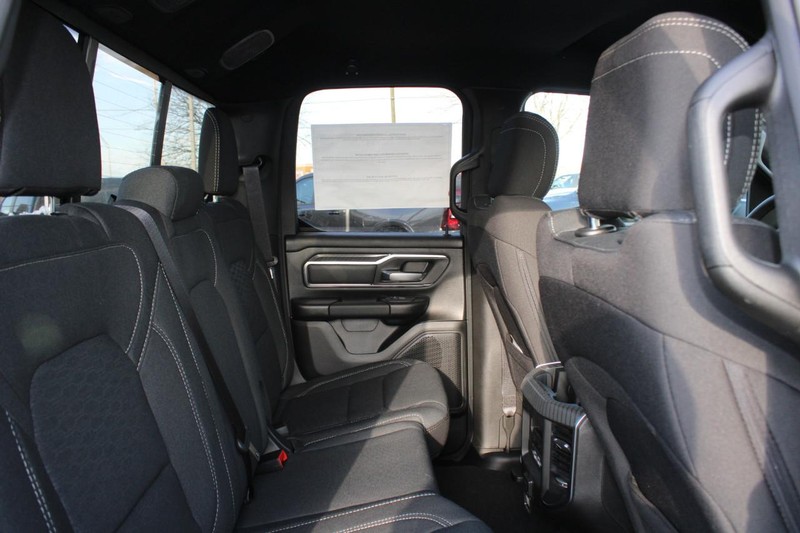 Ram 1500 Vehicle Full-screen Gallery Image 11