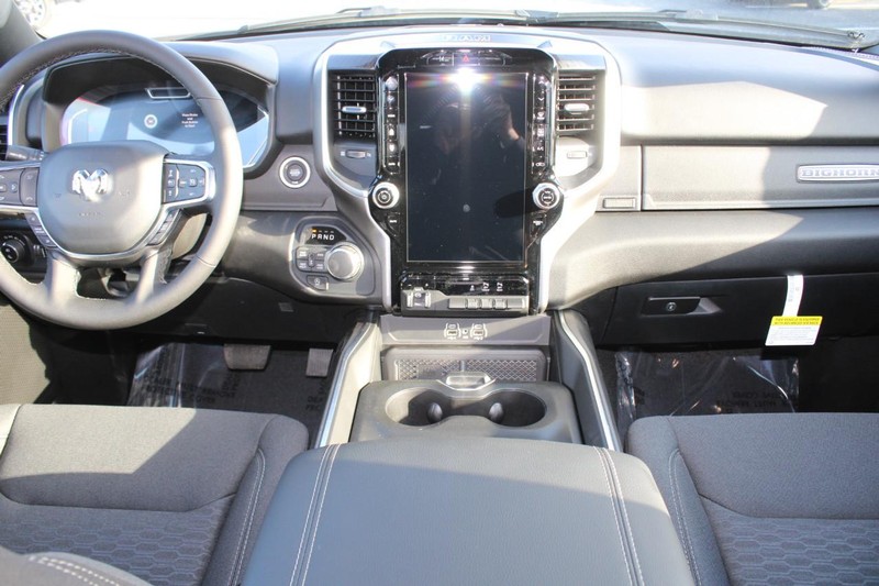 Ram 1500 Vehicle Full-screen Gallery Image 13