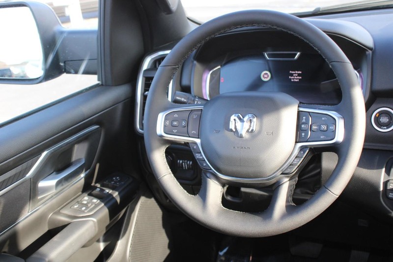 Ram 1500 Vehicle Full-screen Gallery Image 14