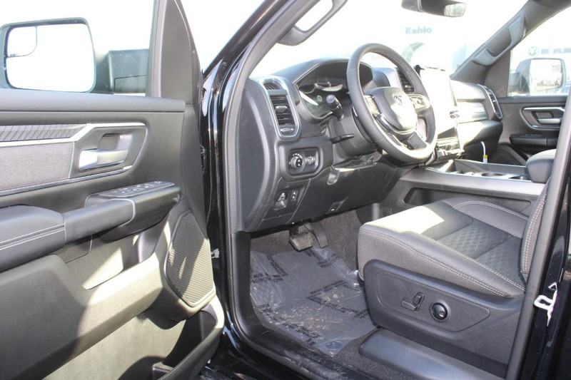 Ram 1500 Vehicle Full-screen Gallery Image 17