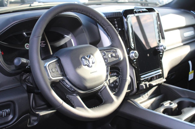 Ram 1500 Vehicle Full-screen Gallery Image 19