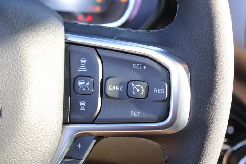 Ram 1500 Vehicle Full-screen Gallery Image 21