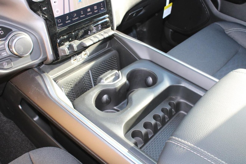 Ram 1500 Vehicle Full-screen Gallery Image 25