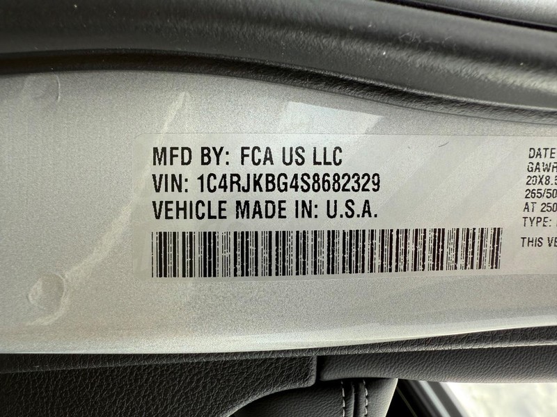 Jeep Grand Cherokee L Vehicle Full-screen Gallery Image 36