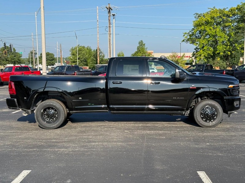 Ram 3500 Vehicle Full-screen Gallery Image 2