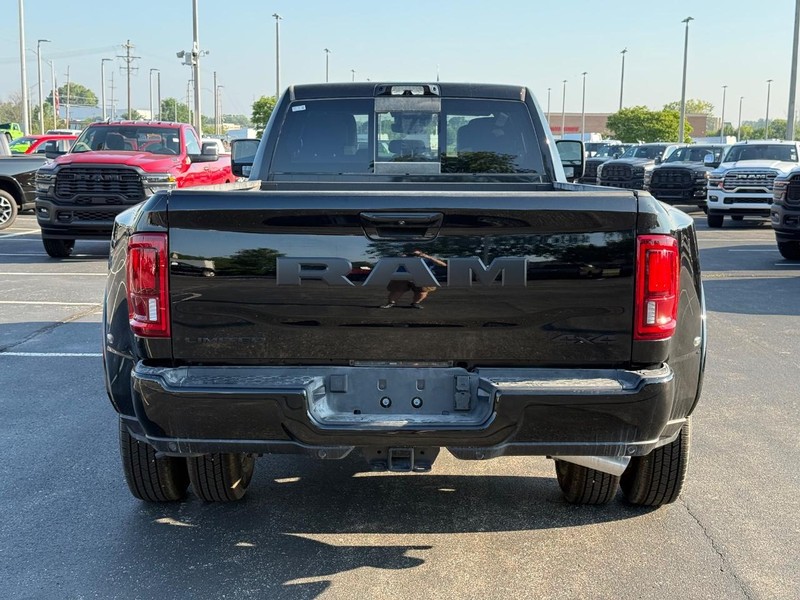Ram 3500 Vehicle Full-screen Gallery Image 4