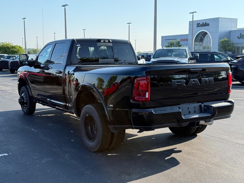 Ram 3500 Vehicle Full-screen Gallery Image 5