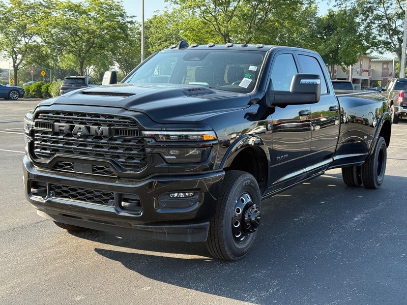 Ram 3500 Vehicle Full-screen Gallery Image 9