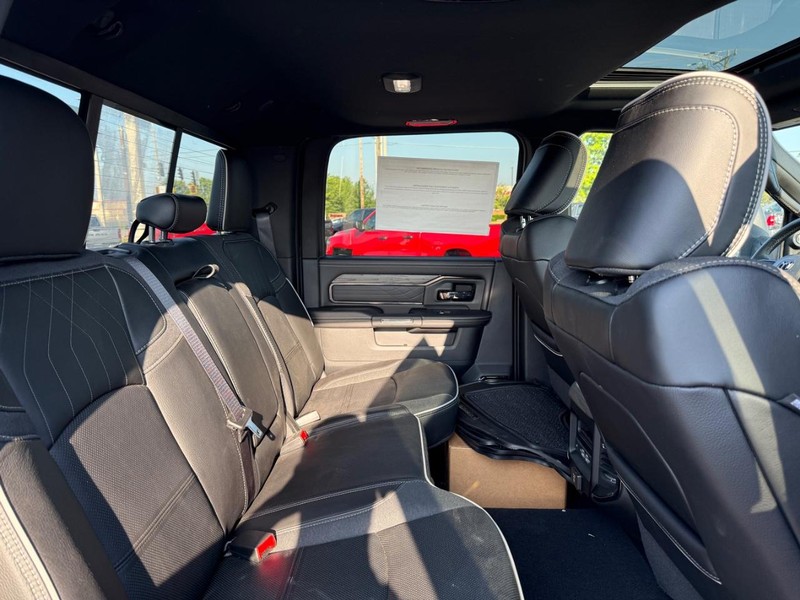 Ram 3500 Vehicle Full-screen Gallery Image 11