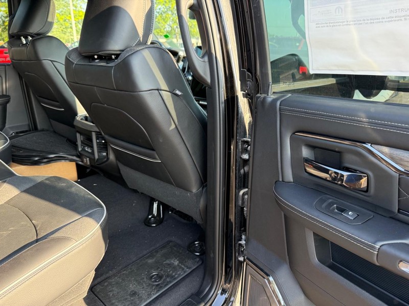 Ram 3500 Vehicle Full-screen Gallery Image 12