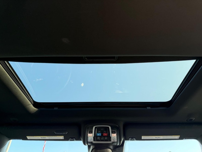 Ram 3500 Vehicle Full-screen Gallery Image 13