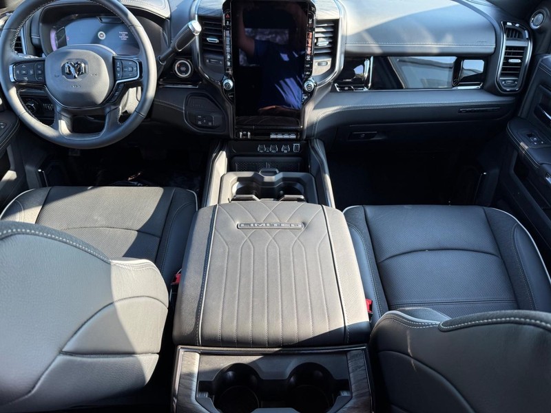 Ram 3500 Vehicle Full-screen Gallery Image 14