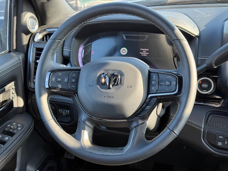 Ram 3500 Vehicle Full-screen Gallery Image 15