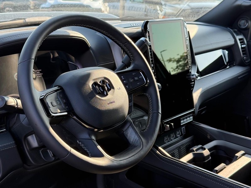 Ram 3500 Vehicle Full-screen Gallery Image 20