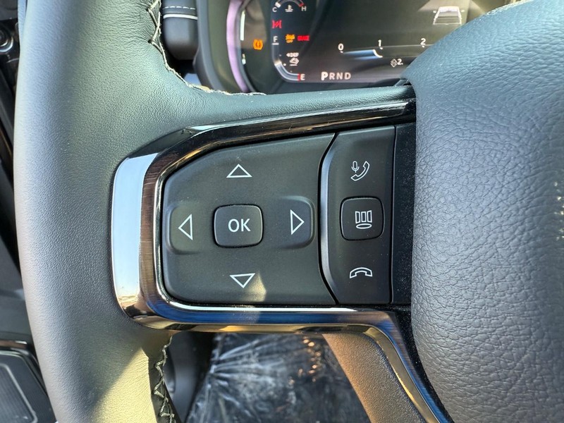 Ram 3500 Vehicle Full-screen Gallery Image 21