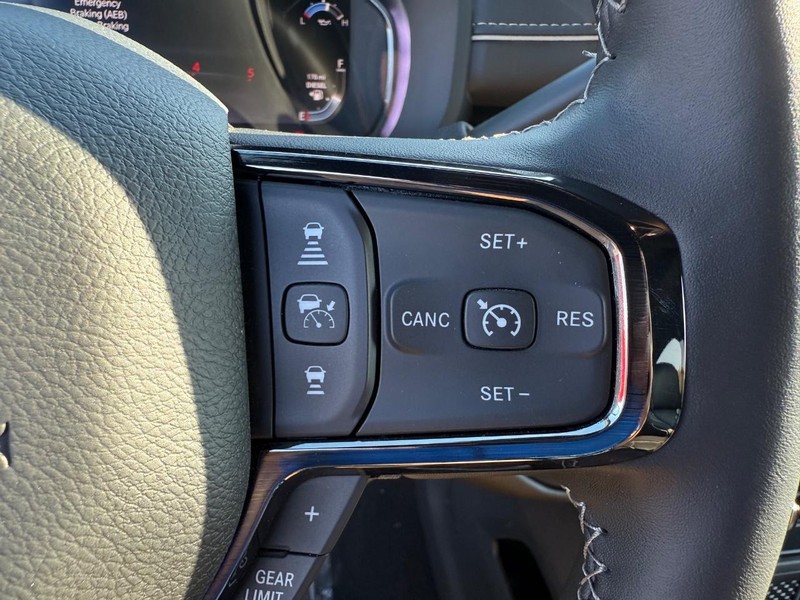 Ram 3500 Vehicle Full-screen Gallery Image 22