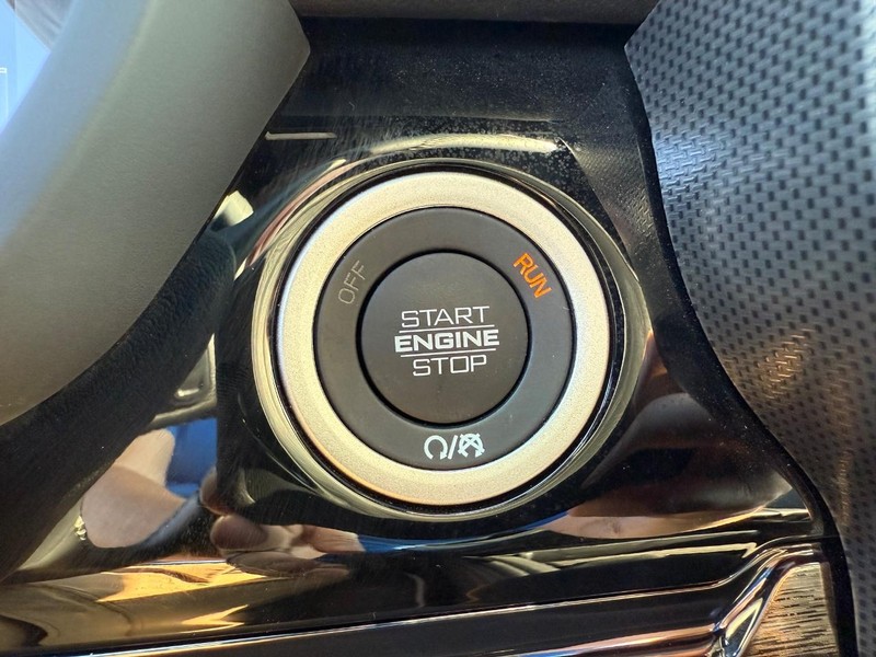 Ram 3500 Vehicle Full-screen Gallery Image 23