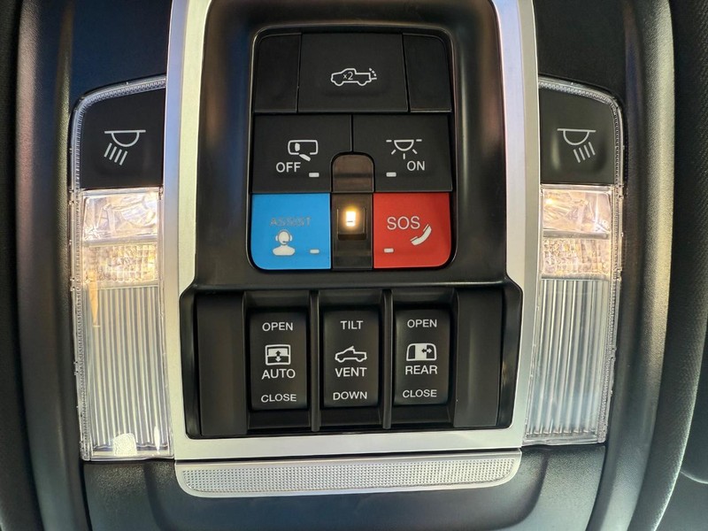 Ram 3500 Vehicle Full-screen Gallery Image 28