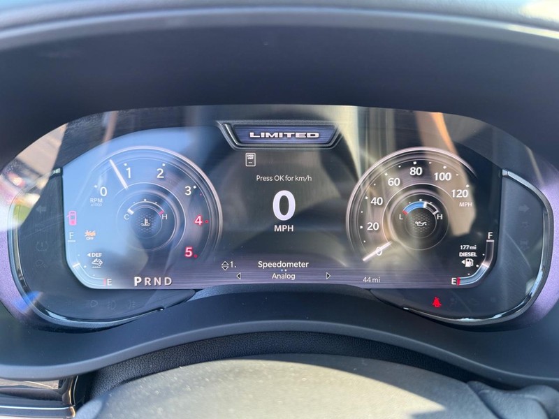 Ram 3500 Vehicle Full-screen Gallery Image 29