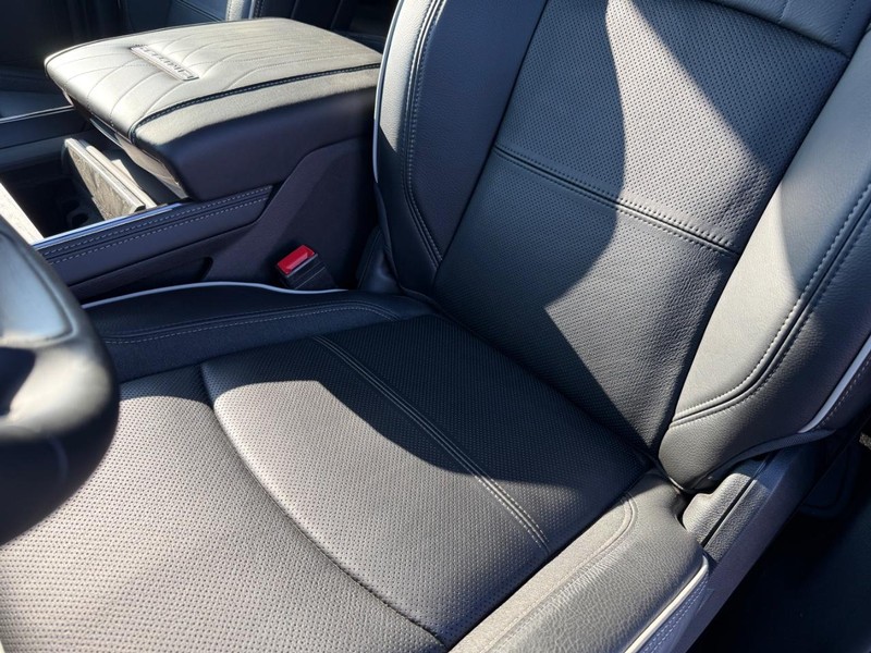 Ram 3500 Vehicle Full-screen Gallery Image 31