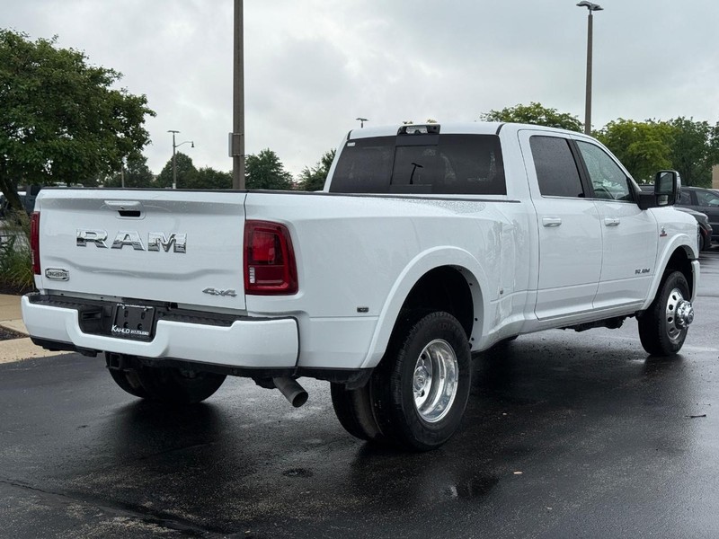 Ram 3500 Vehicle Full-screen Gallery Image 3