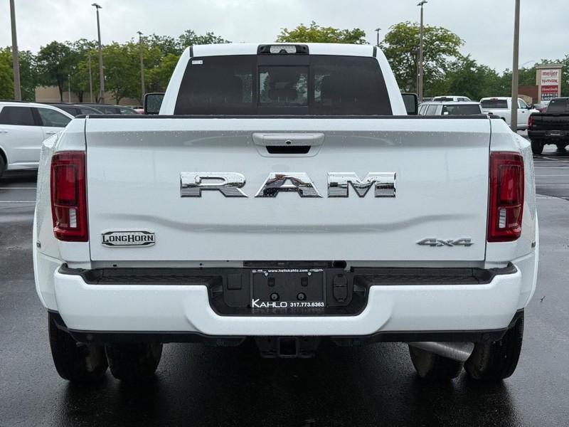 Ram 3500 Vehicle Full-screen Gallery Image 4