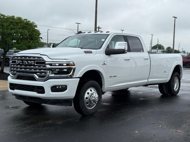 Ram 3500 Vehicle Full-screen Gallery Image 9