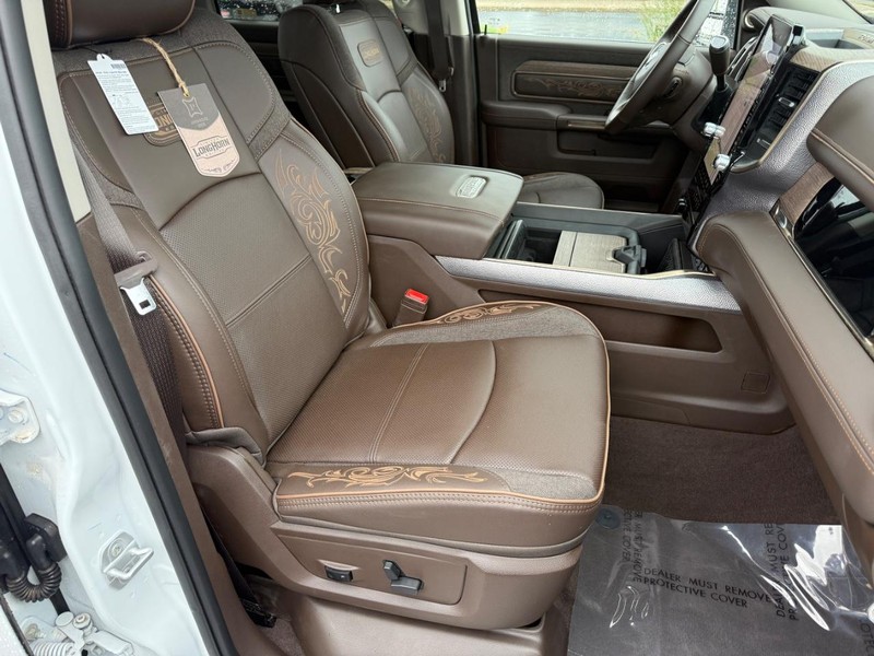 Ram 3500 Vehicle Full-screen Gallery Image 14