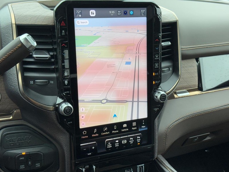 Ram 3500 Vehicle Full-screen Gallery Image 23